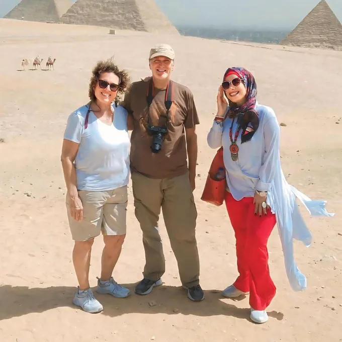 Three friends at the Giza plateau