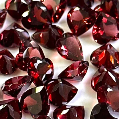 Heart-cut garnets